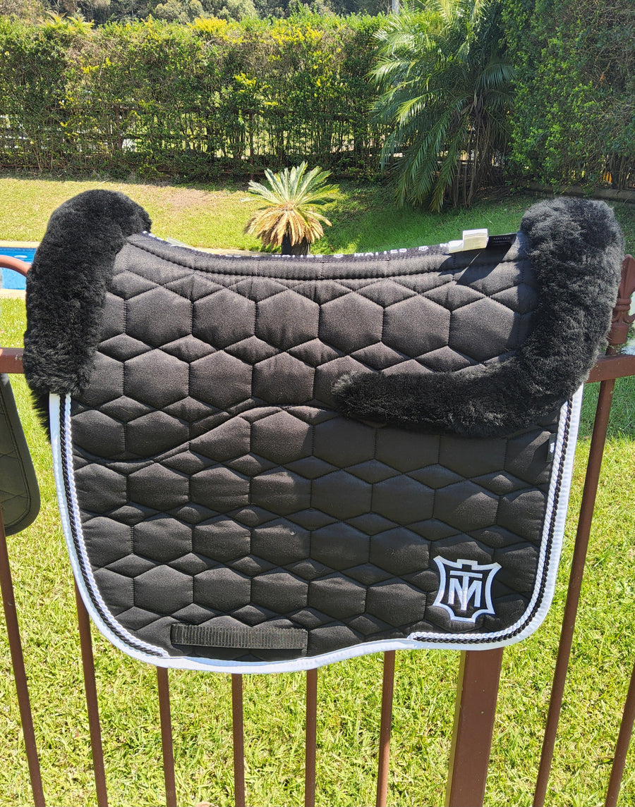 Mattes large eurofit Black Sheen with Fullsheep Top amd Bottom Large